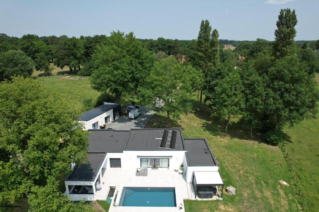 Maison avec piscine sous gestion Maison Rêve Excellence à Ruaudin, près du Mans